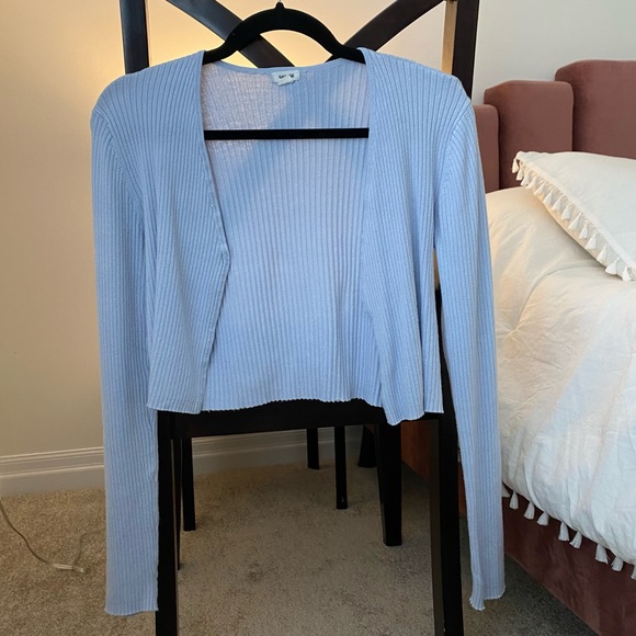 Cropped baby blue cardigan, perfect condition, light and comfortable - Picture 1 of 3